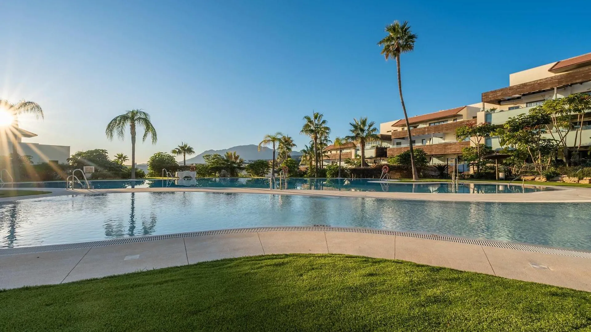 Luxury Escape - Los Flamingos Golf Retreat Estepona Apartament